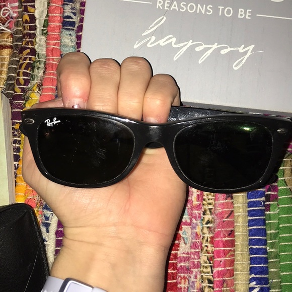 Ray Ban New Wayfarer Sunglasses w/ Black Case - Picture 4 of 6